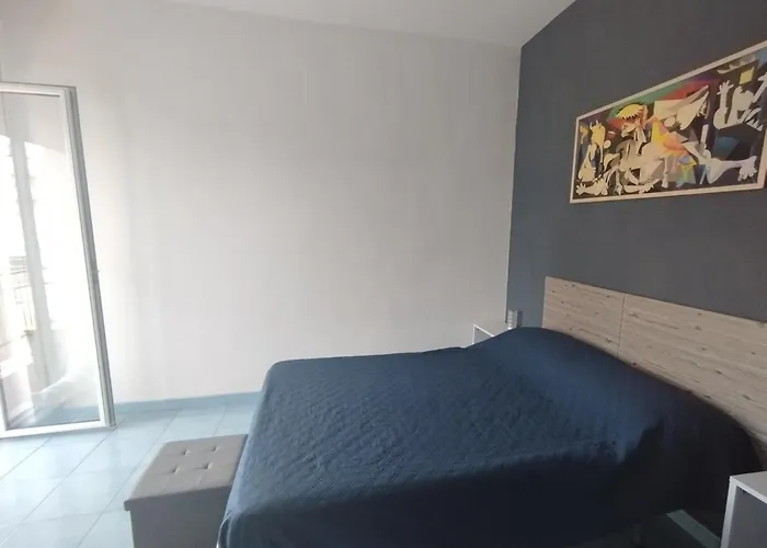 Room&relax Scauri 招待所